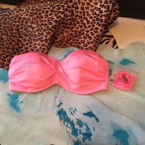 Victoria's Secret bikini top 34DD comes w/ straps